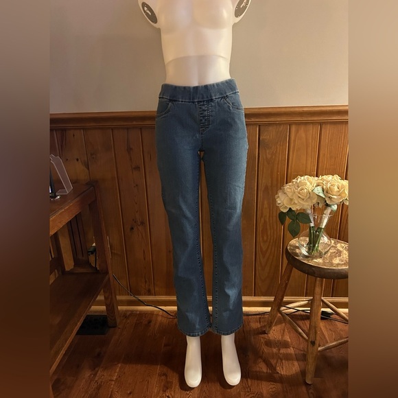 Pull on denim jeggings, 10P Lee Styleup boot cut flat front jeans, petite, short - Picture 2 of 12